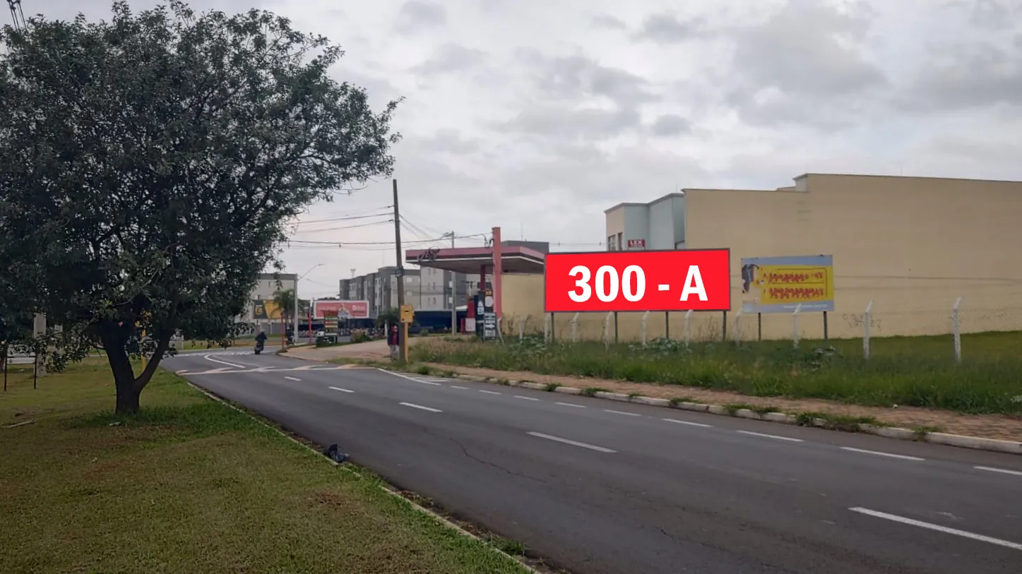 Outdoor simples 300 A na Rua Miguel Petroni, Posto AZ e UNICEP, em São Carlos